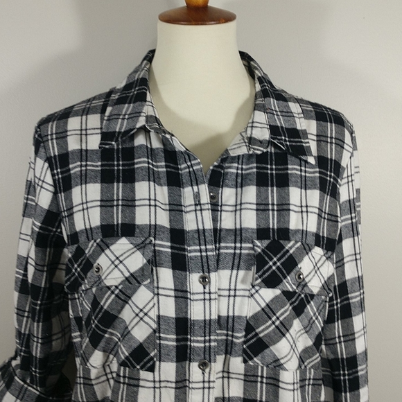 Top: Mimi Chica Long Flannel Long Sleeve Shirt - Picture 2 of 6